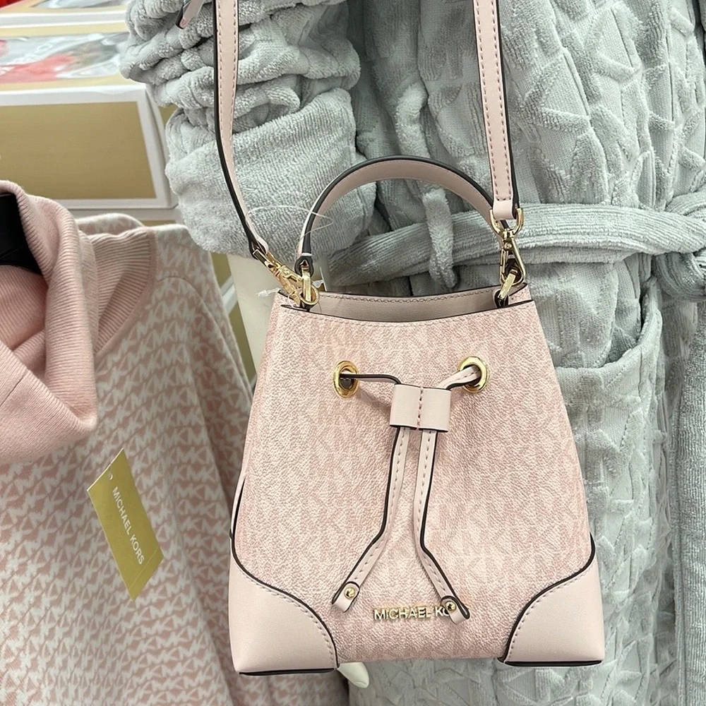 MICHAEL KORS 35F2GM9M1B MERCER SMALL BUCKET DRAWSTRING CROSSBODY
Dk Powder Blush - Picture 13 of 16